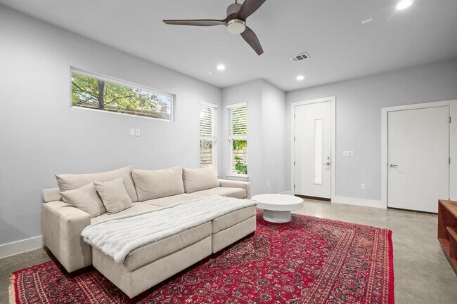 Foto del edificio - 1220 Delano St