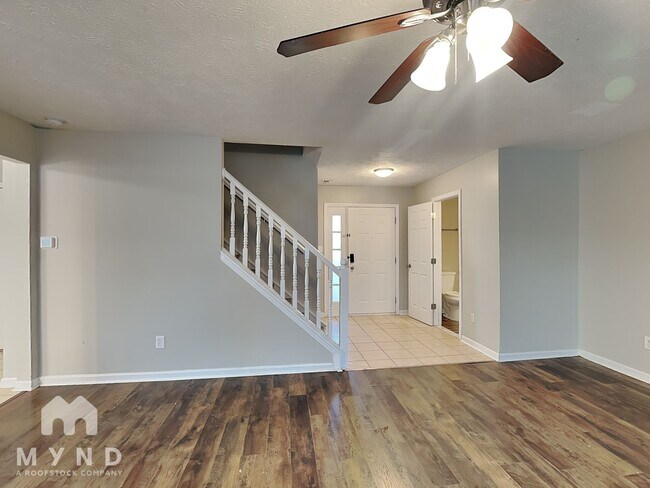 Foto del edificio - 3122 Crestwell Dr