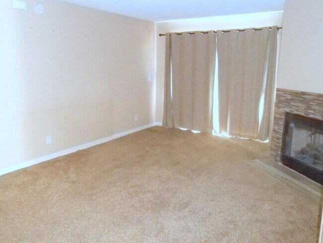Foto del edificio - Spacious 1 Bedroom Condo in Gated Communit...