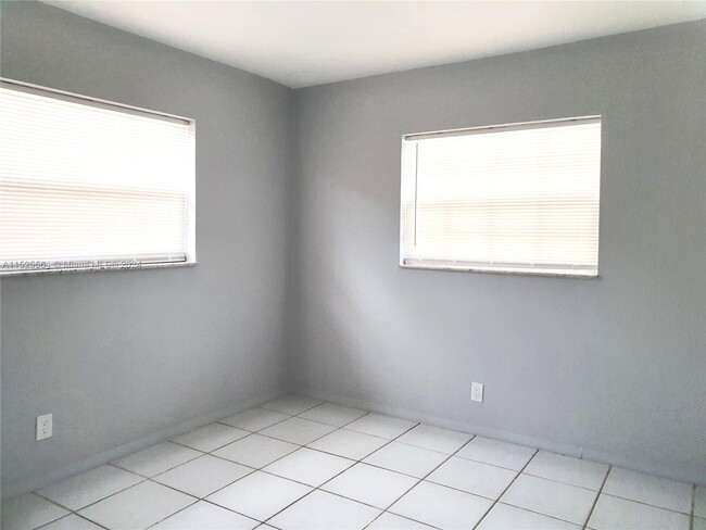 Foto del edificio - 210 NE 41st St