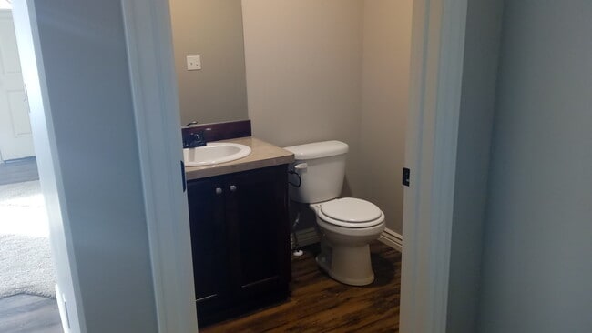 Building Photo - 3 bedroom 2.5 bath Rock Creek Town Home wi...