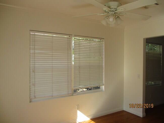 Foto del edificio - 529 Marine St