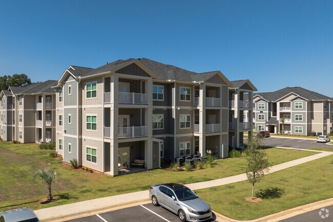 Alternar - The Exchange at Crestview