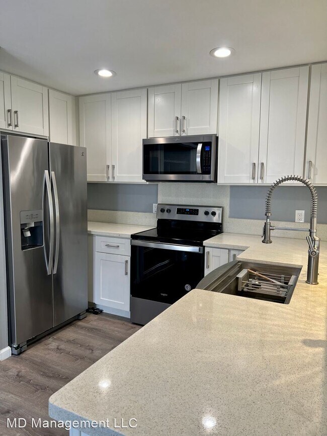 Building Photo - 2 br, 1 bath House - 94-661 Honowai Street