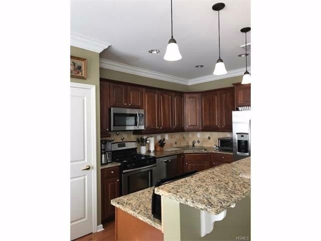 Foto del edificio - 19 Country Club Dr