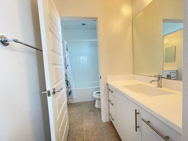 Building Photo - 3 Bedroom home for leasing in Lake Forest