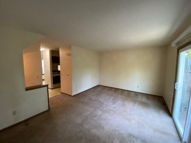 Building Photo - 831 Briar Ln