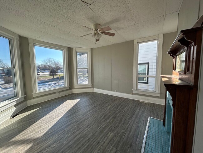 Foto del edificio - 3 Bedroom 2 Story House!