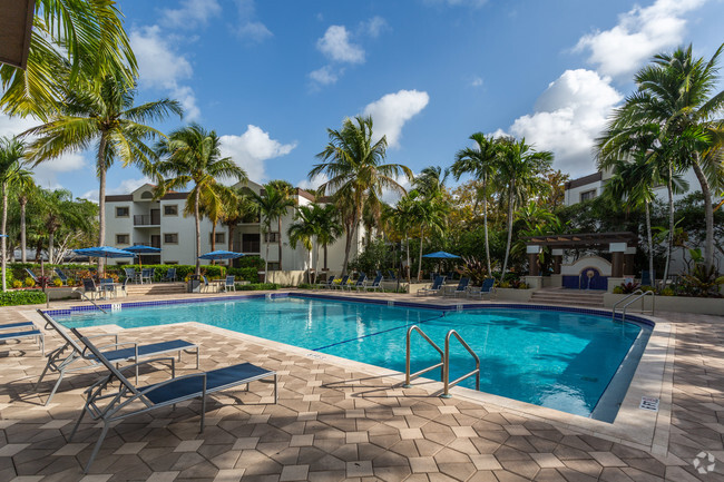 Foto del edificio - Emerald Palms Apartment