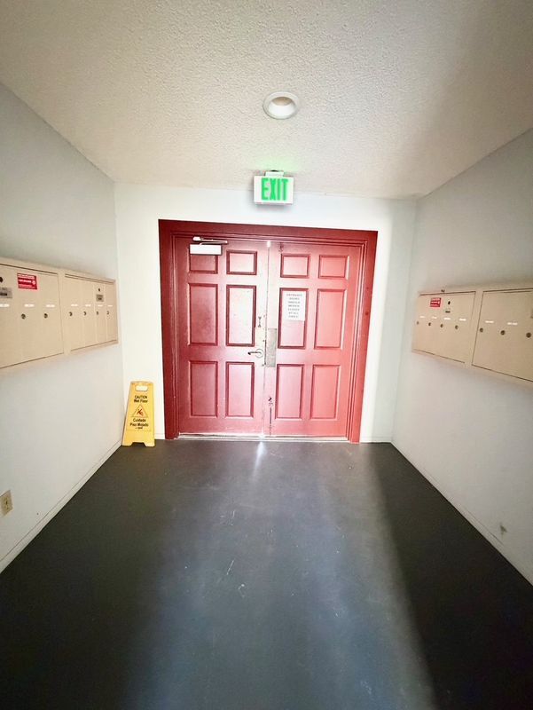 Foto del edificio - 941 Elm Ave