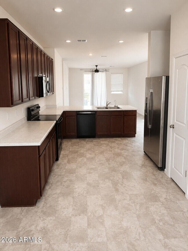 Foto del edificio - 12552 W Midway Ave