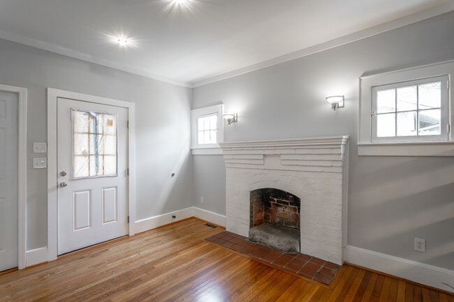 Building Photo - 2511 Oak St