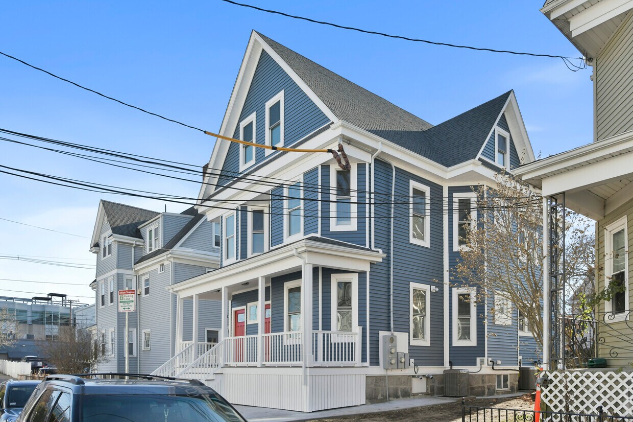 Primary Photo - 4 Benson St