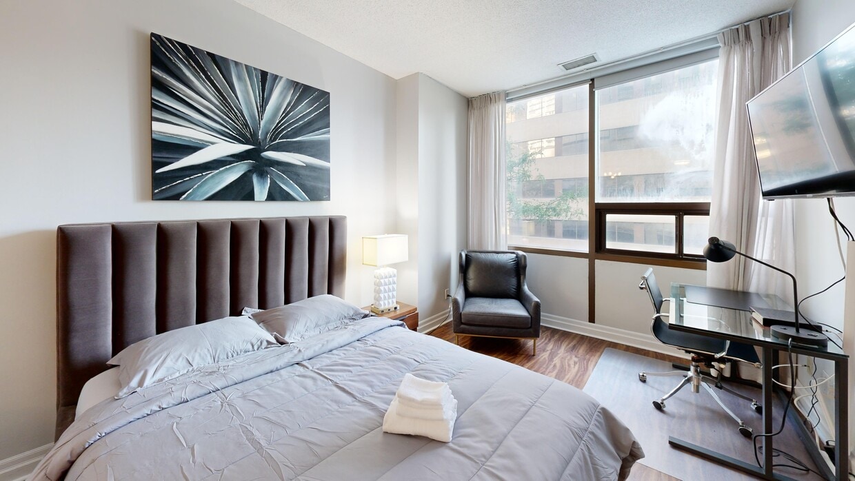 Photo - 1101 Bay Apartments