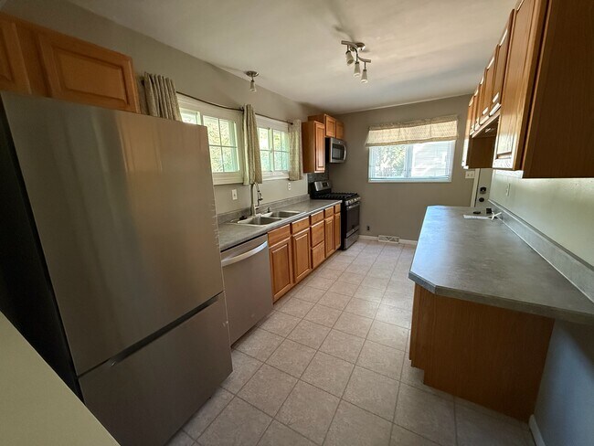 Foto del edificio - 424 Hilltop Rd