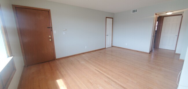 Foto del edificio - 11320 W North Ave