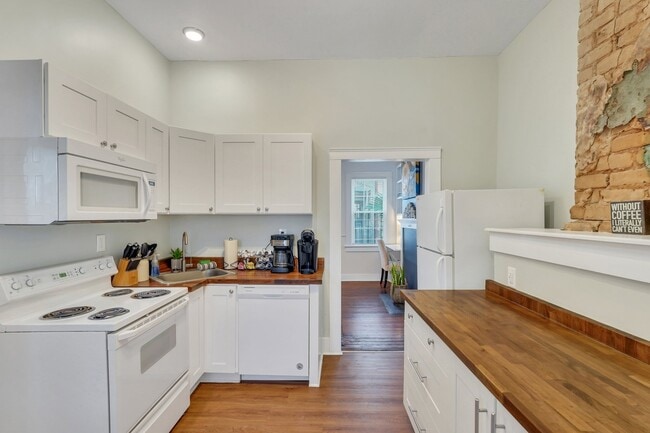 Foto del edificio - 307 W Waldburg Ln