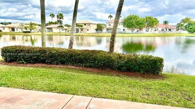 Foto del edificio - 677 NW 170th Terrace