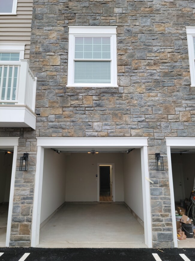 Building Photo - Mainland Pointe