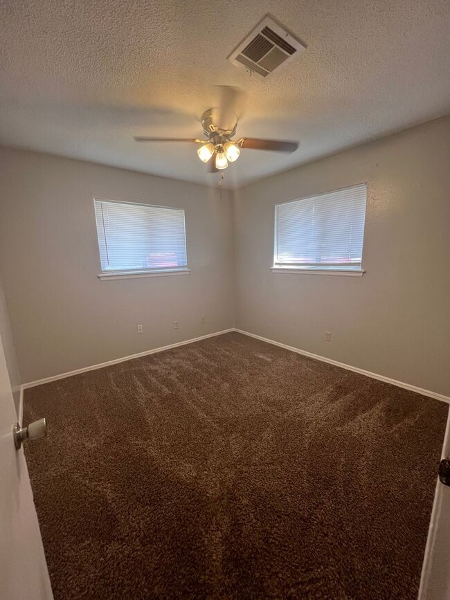 Building Photo - 3 bed, 2 bath home in Norman