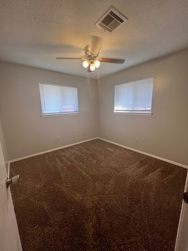 Foto del edificio - 3 bed, 2 bath home in Norman