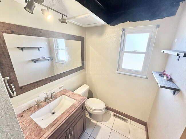 Building Photo - 12198 E Vassar Dr