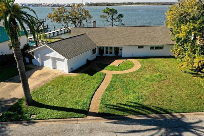 Building Photo - 1305 Harbor View Dr