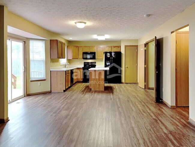 Foto del edificio - 318 Shawnee Loop S