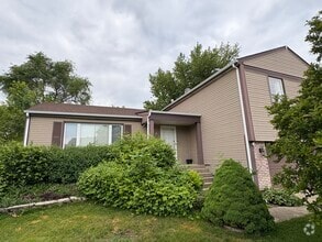 Building Photo - 2116 Parkville Rd