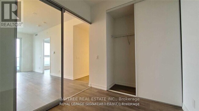 Building Photo - 950 Portage Pkwy