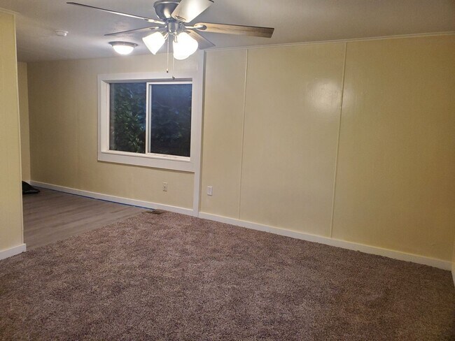 Foto del edificio - 2 br, 1 bath House - 214 Oak St