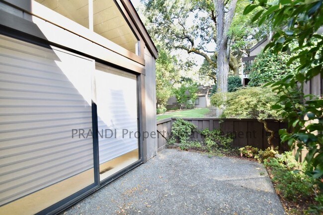 Building Photo - 207 Indian Way