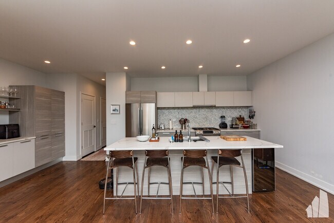Foto del edificio - 3051 W Armitage Ave