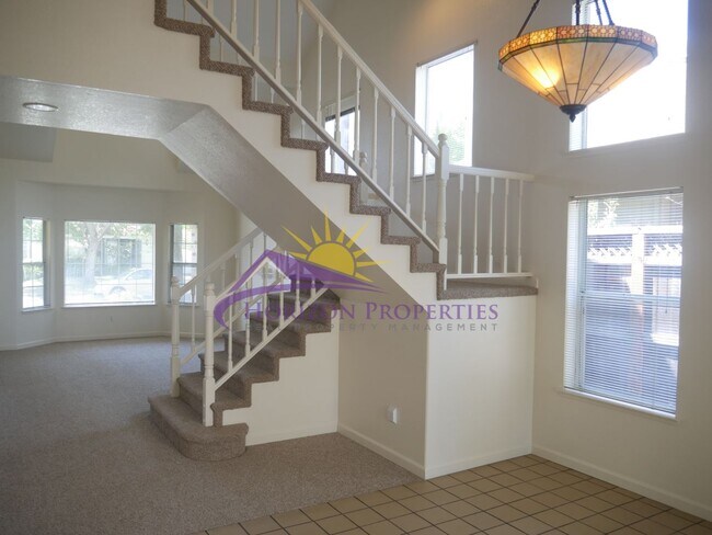 Foto del edificio - Unique 3 Bed 2.5 Bath 1,971sqft Single Family Home in Sacramento