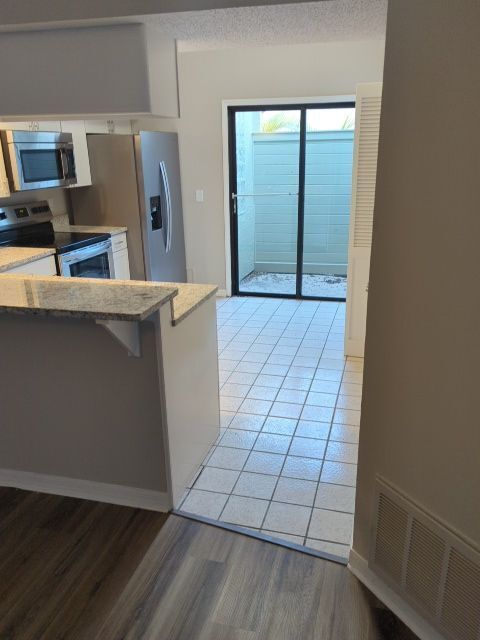 Building Photo - NOW AVAILABLE! 7374 Spring Villas Cir, Orl...