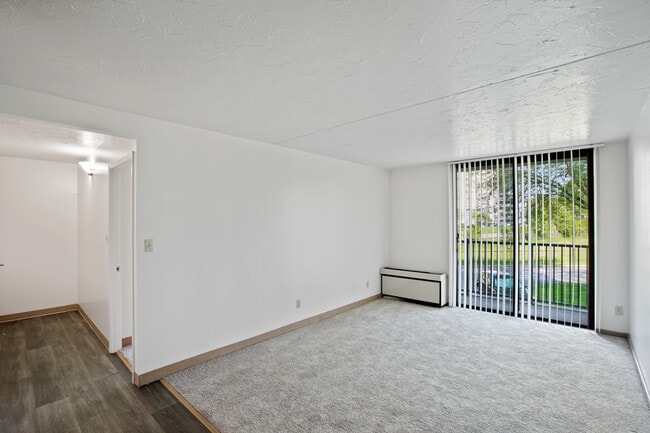 Foto del edificio - Independence Place Apartments: A 55 and Better Community