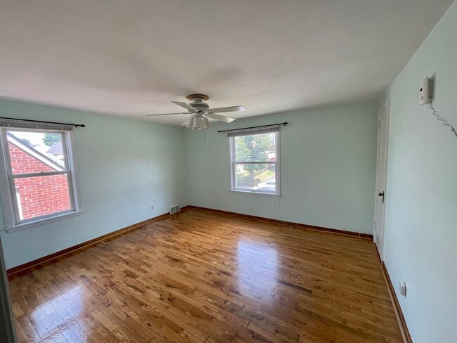 Master bedroom - 1453 Woodbine St