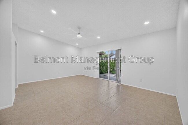 Foto del edificio - 102 Edgewater Cir