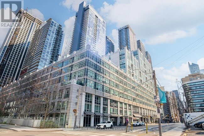 Building Photo - 350 Wellington St W