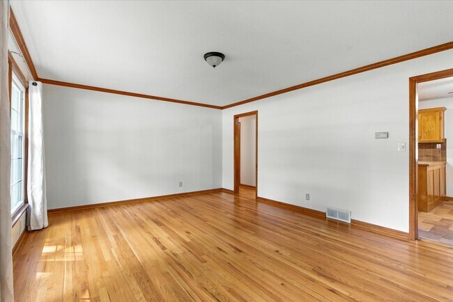 Foto del edificio - 8536 Russell St