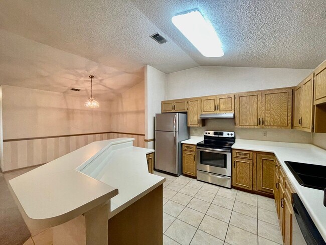 Building Photo - Serene 2 Bedroom, 2 Bathroom Condo Near Al...