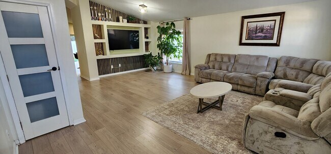 Foto del edificio - 530 Wellesly St