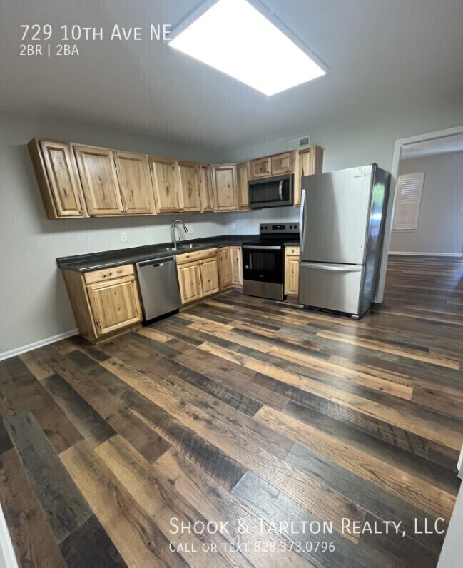 Foto del edificio - 729 10th Ave NE