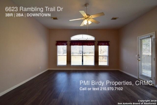 Foto del edificio - 6623 Rambling Trail Dr
