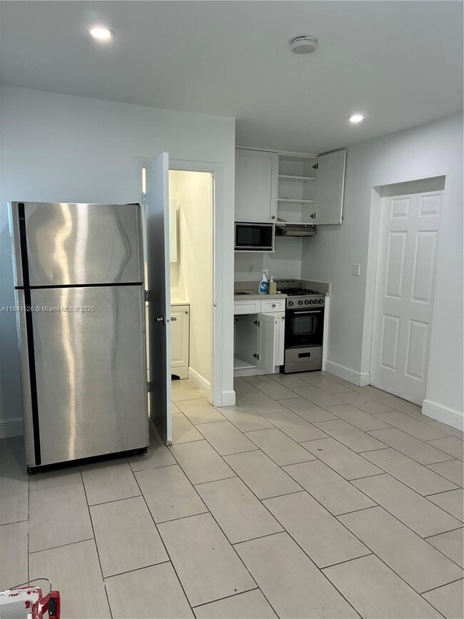 Foto del edificio - 1774 SW 11th St