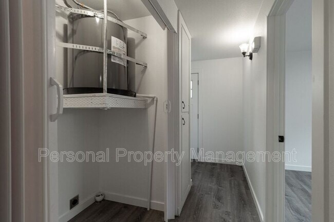 Foto del edificio - 4325 E 17th St