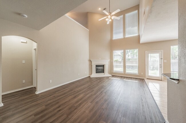 Building Photo - Excellent 4 bedroom 2.5 bath in Marine Creek