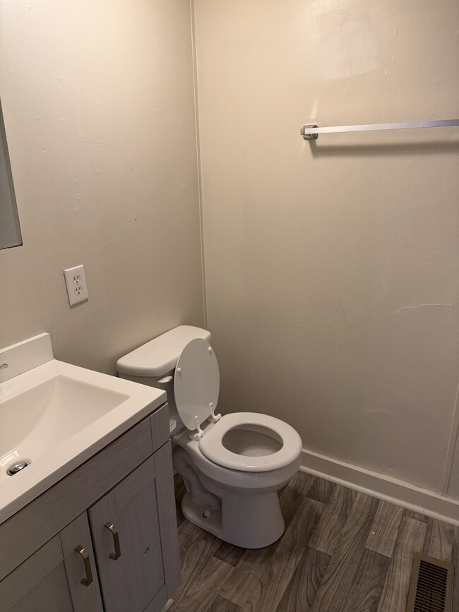 Foto del edificio - 61 Platinum Dr