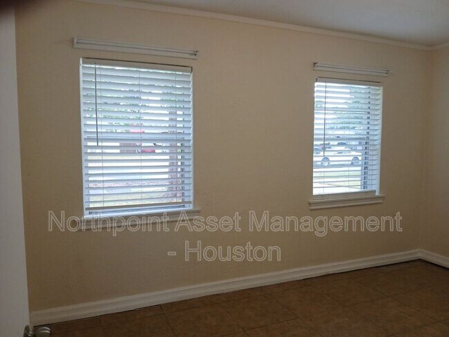 Foto del edificio - 7634 Edna St