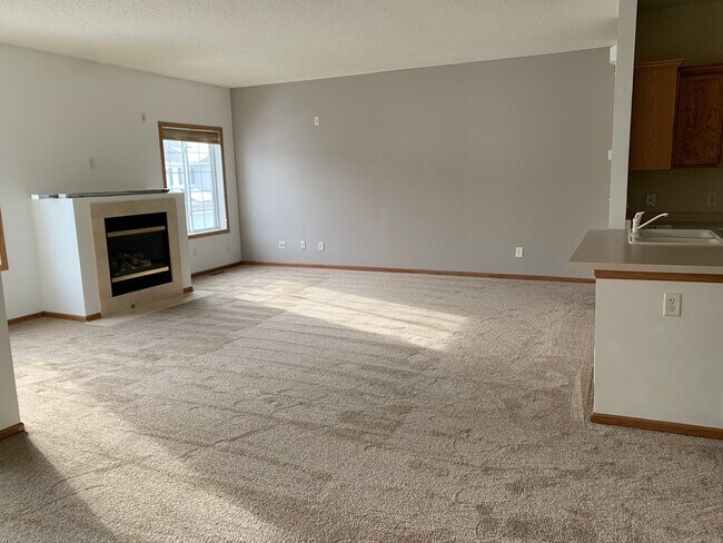 Foto del edificio - Bright & Spacious 2BR/1.5BA Townhome in Co...